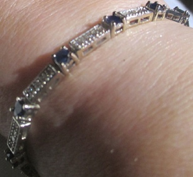 xxM1251M Diamond and Sapphire bracelet takst-Valuation N.Kr. 24 000